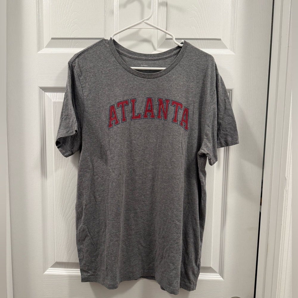 Gray Atlanta men’s Graphic T-Shirt size Large